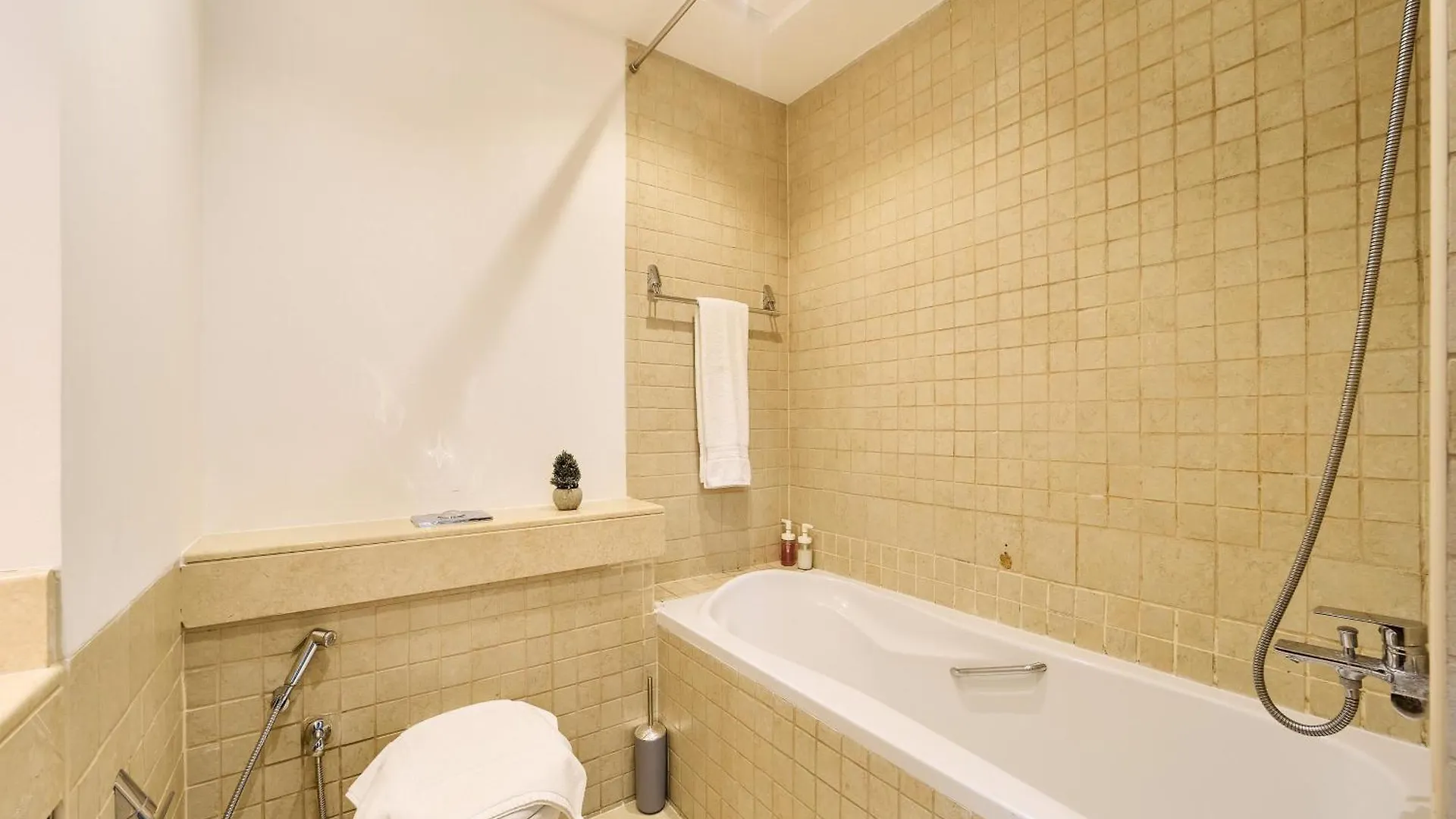 Golden Homes Burj Residences Tower 05 1Br City View Near Dubai Mall & Burj Khalifa Apartment