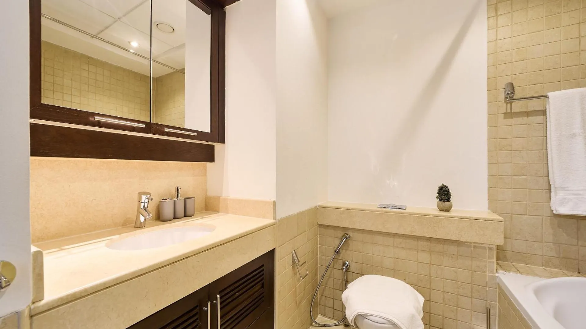 Golden Homes Burj Residences Tower 05 1Br City View Near Dubai Mall & Burj Khalifa